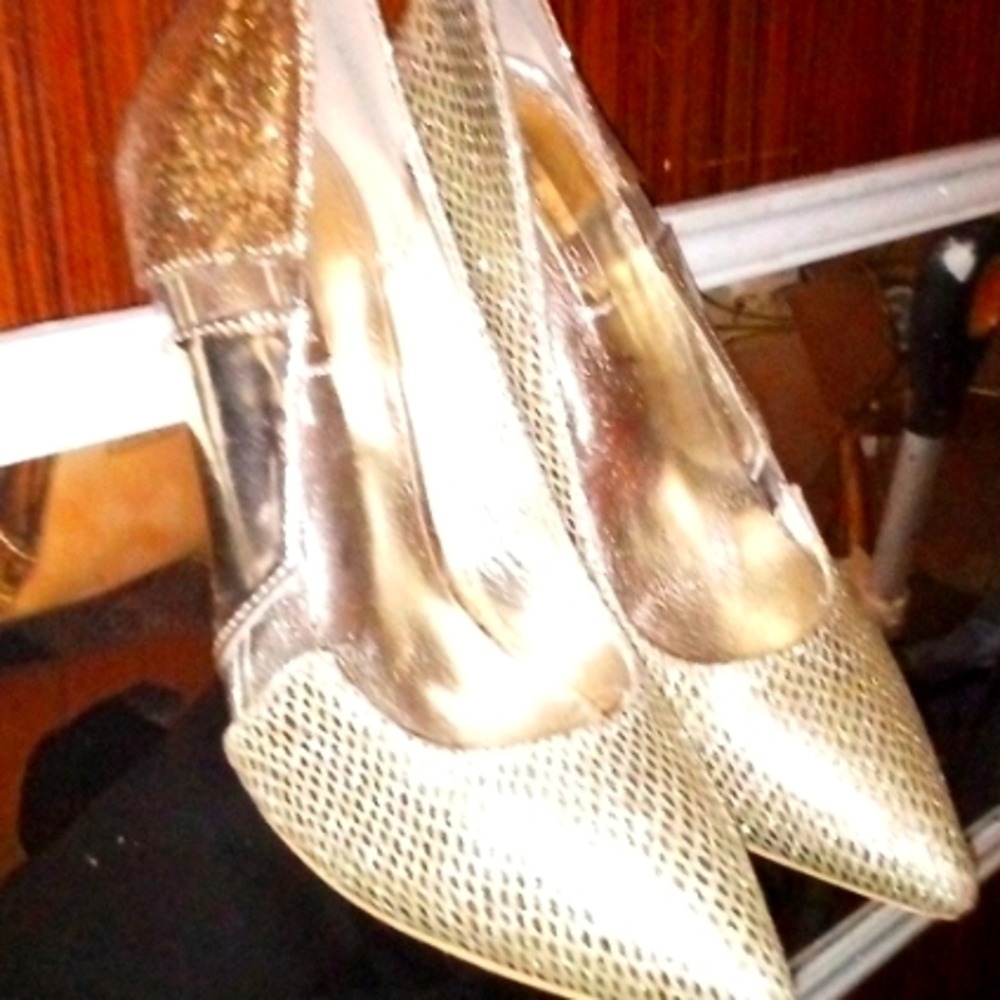Bellucci gold stilettos size36